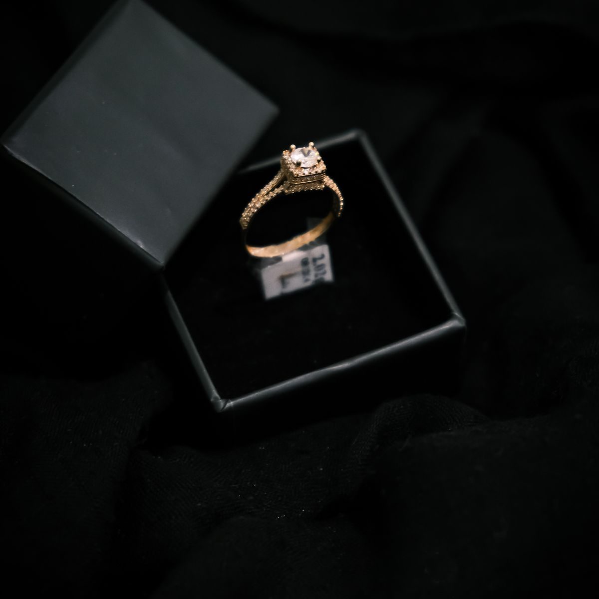 Diamantring im Etui
